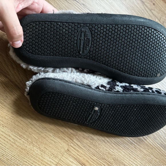 Dearfoam women’s slippers size 7-8 - Picture 3 of 5